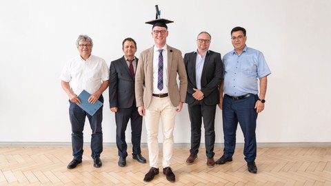 Herr Dr.-Ing. Dominik Münks mit den anwesenden Mitgliedern der Prüfungskommission